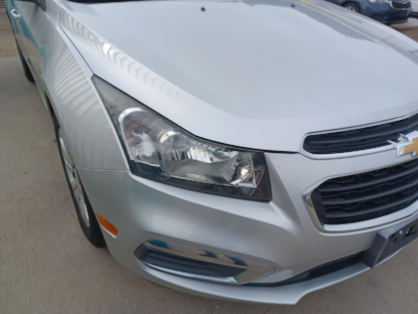 2015 SILVER /GRAY AND BLACK Chevrolet Cruze LS (1G1PA5SGXF7) with an 1.8L GAS I4 engine, 6-Speed Automatic transmission, located at 2001 E. Lancaster, Ft. Worth, 76103, (817) 336-7000, 32.746181, -97.301018 - Photo#2